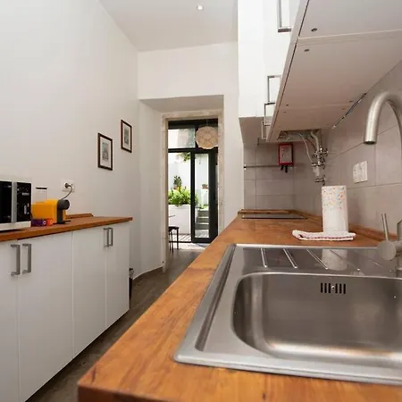 Apartment Vintage W/ Terrace Lisbon